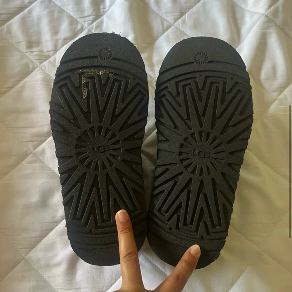 UGG Black Slippers - Picture 4 of 6